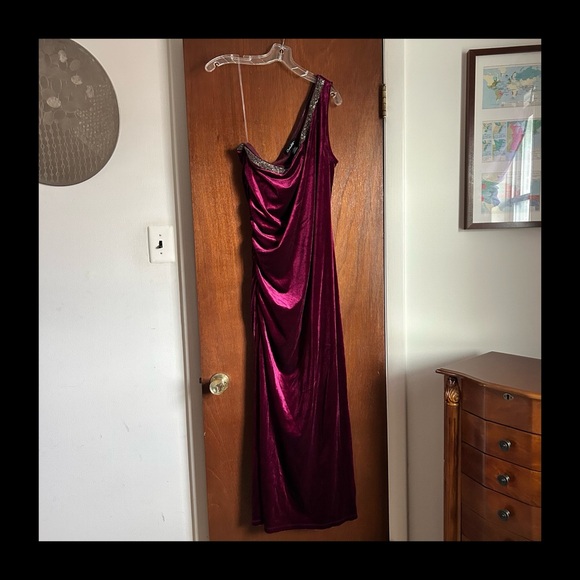 Candalite Velvet One-Shoulder Dress - Picture 2 of 8